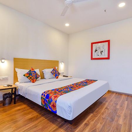 Fabhotel Ny Townhouse أحمد أباد المظهر الخارجي الصورة