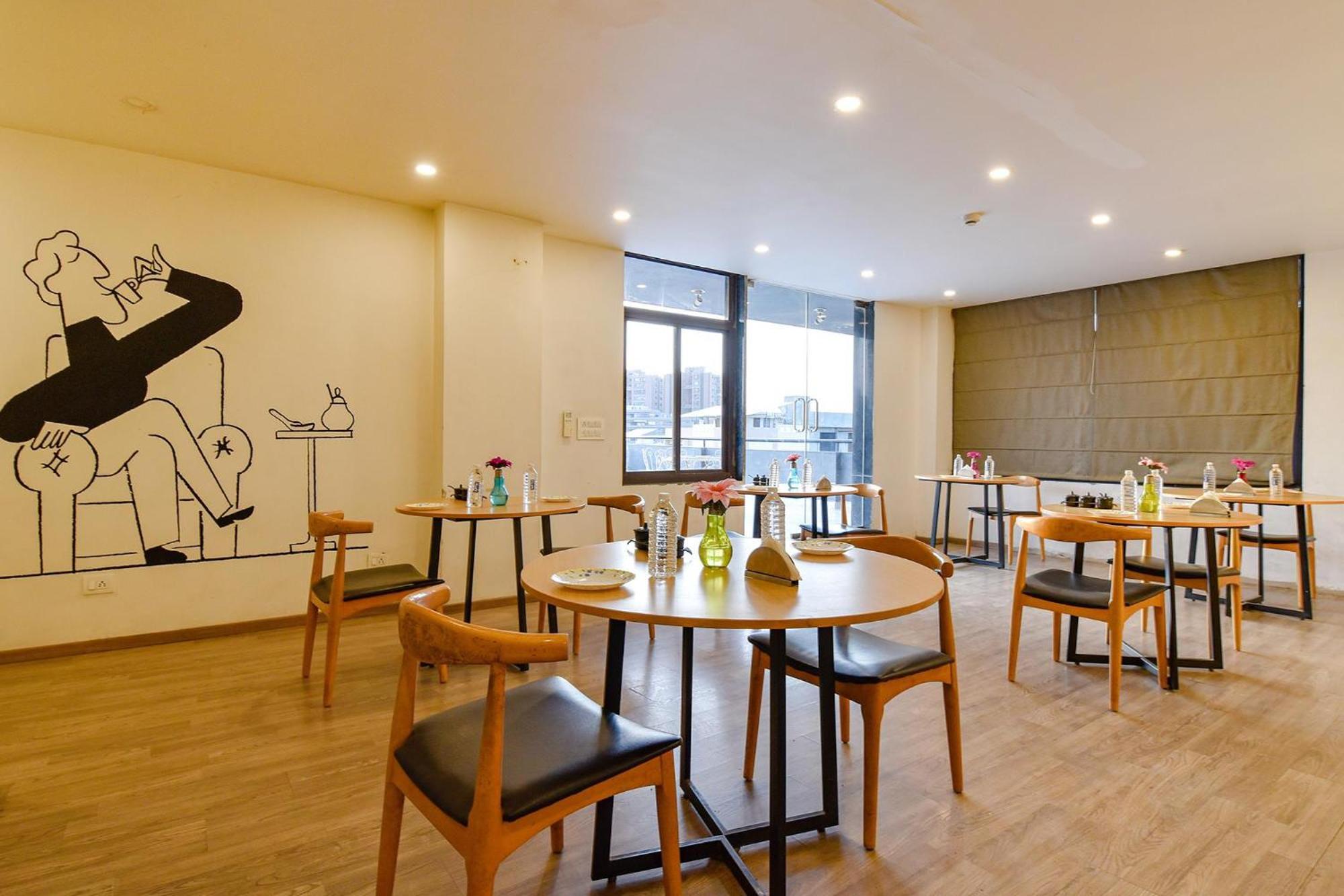 Fabhotel Ny Townhouse أحمد أباد المظهر الخارجي الصورة