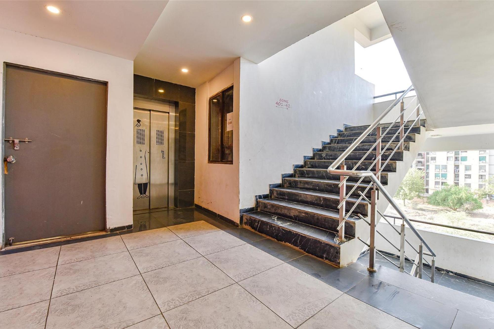 Fabhotel Ny Townhouse أحمد أباد المظهر الخارجي الصورة