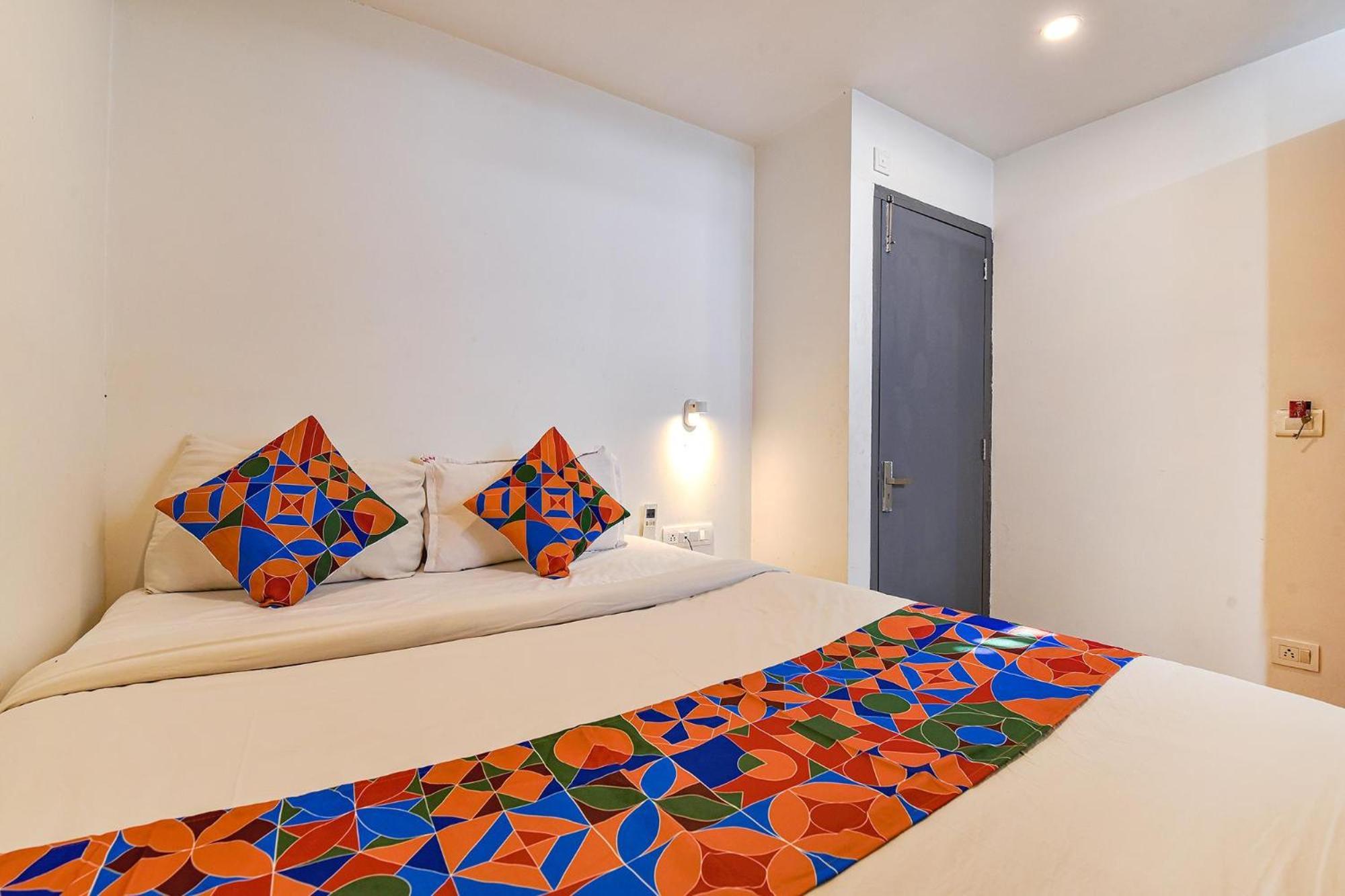 Fabhotel Ny Townhouse أحمد أباد المظهر الخارجي الصورة
