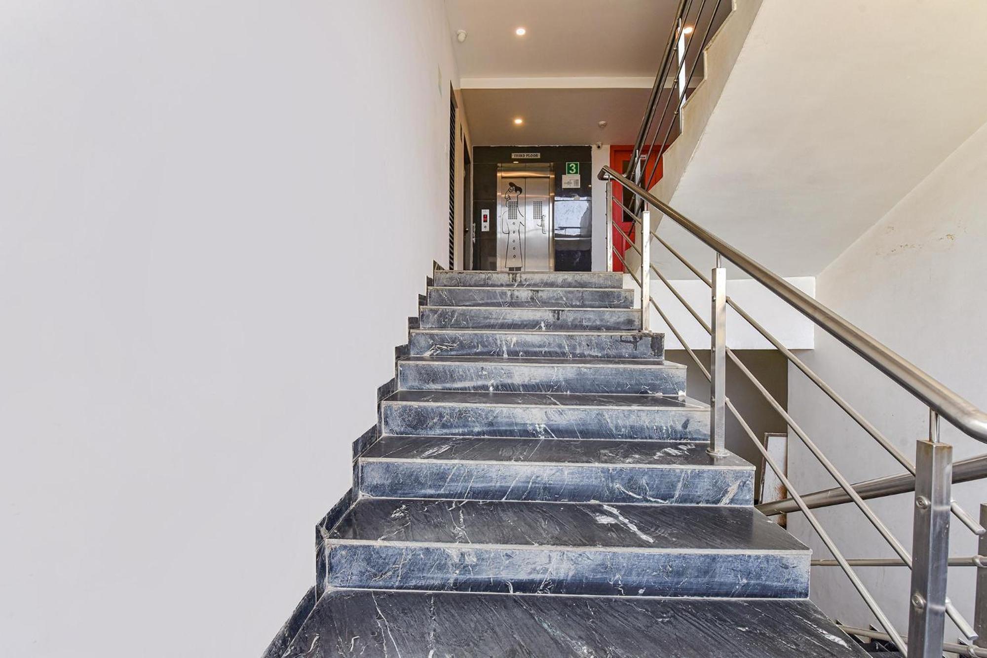 Fabhotel Ny Townhouse أحمد أباد المظهر الخارجي الصورة