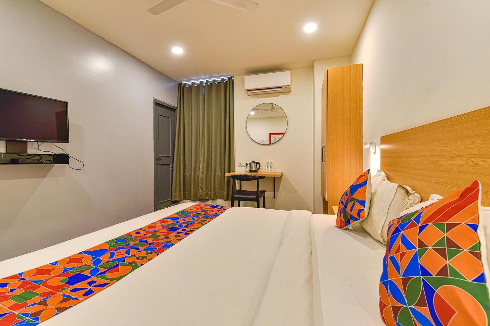 Fabhotel Ny Townhouse أحمد أباد المظهر الخارجي الصورة