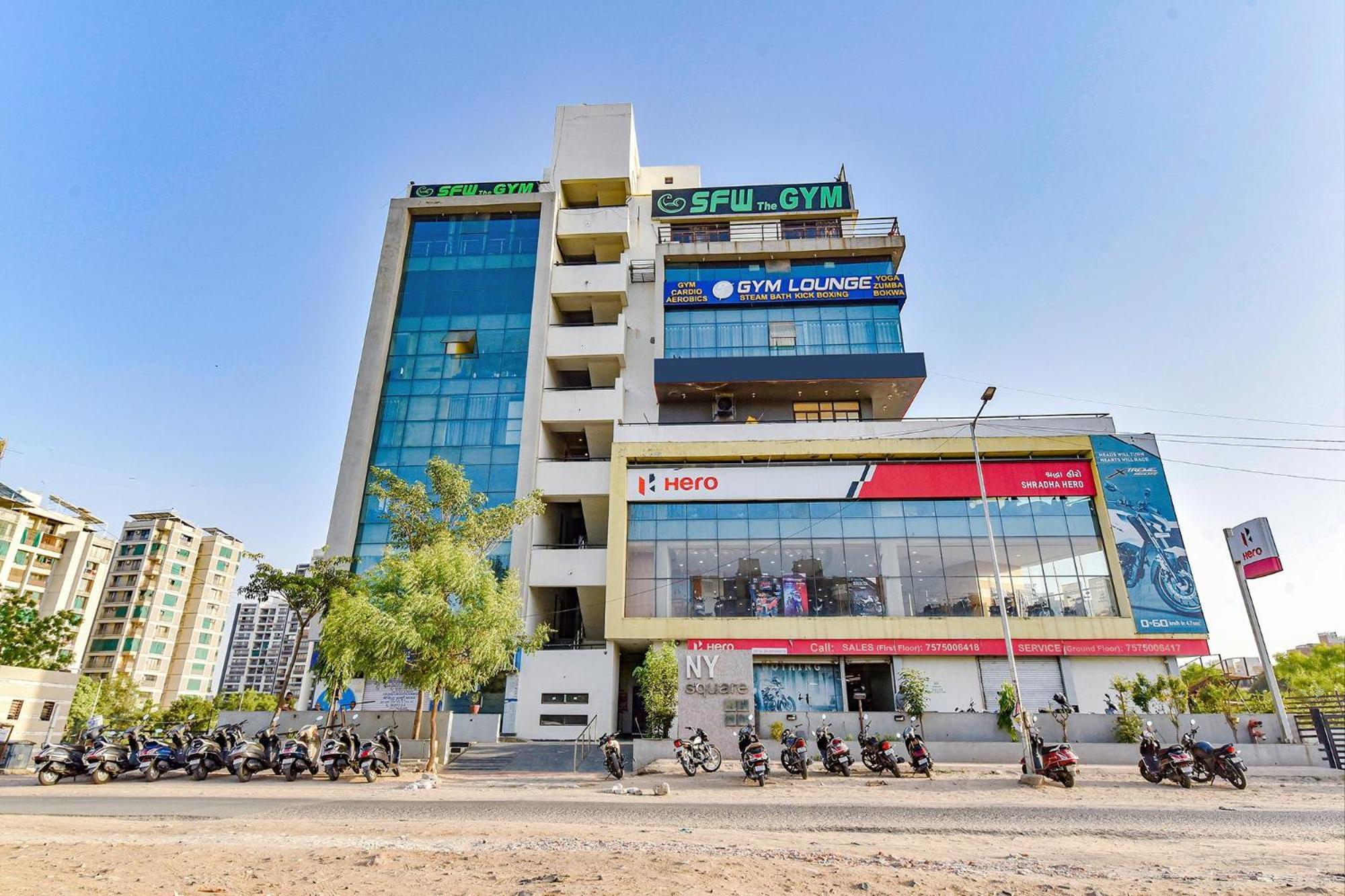 Fabhotel Ny Townhouse أحمد أباد المظهر الخارجي الصورة