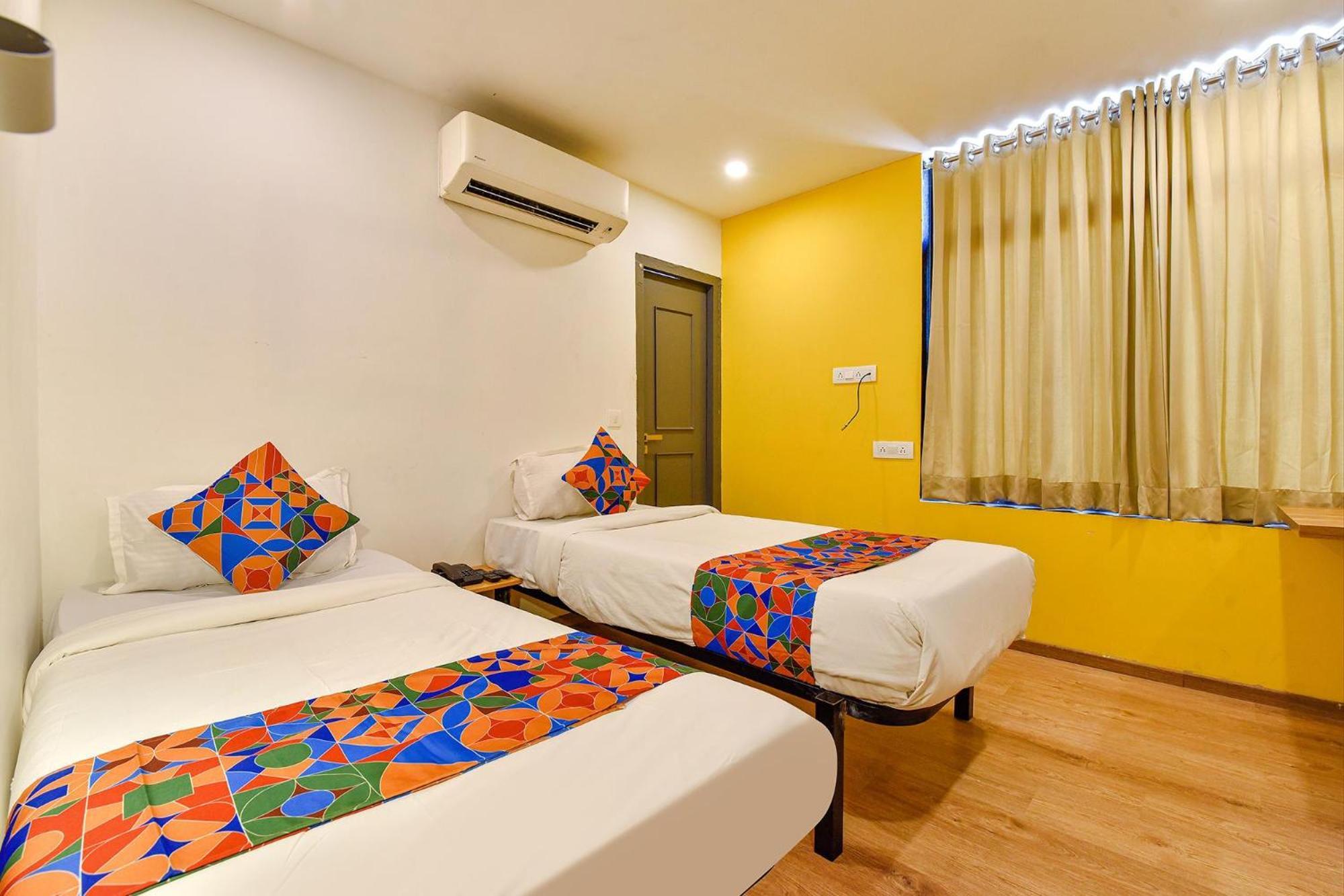 Fabhotel Ny Townhouse أحمد أباد المظهر الخارجي الصورة