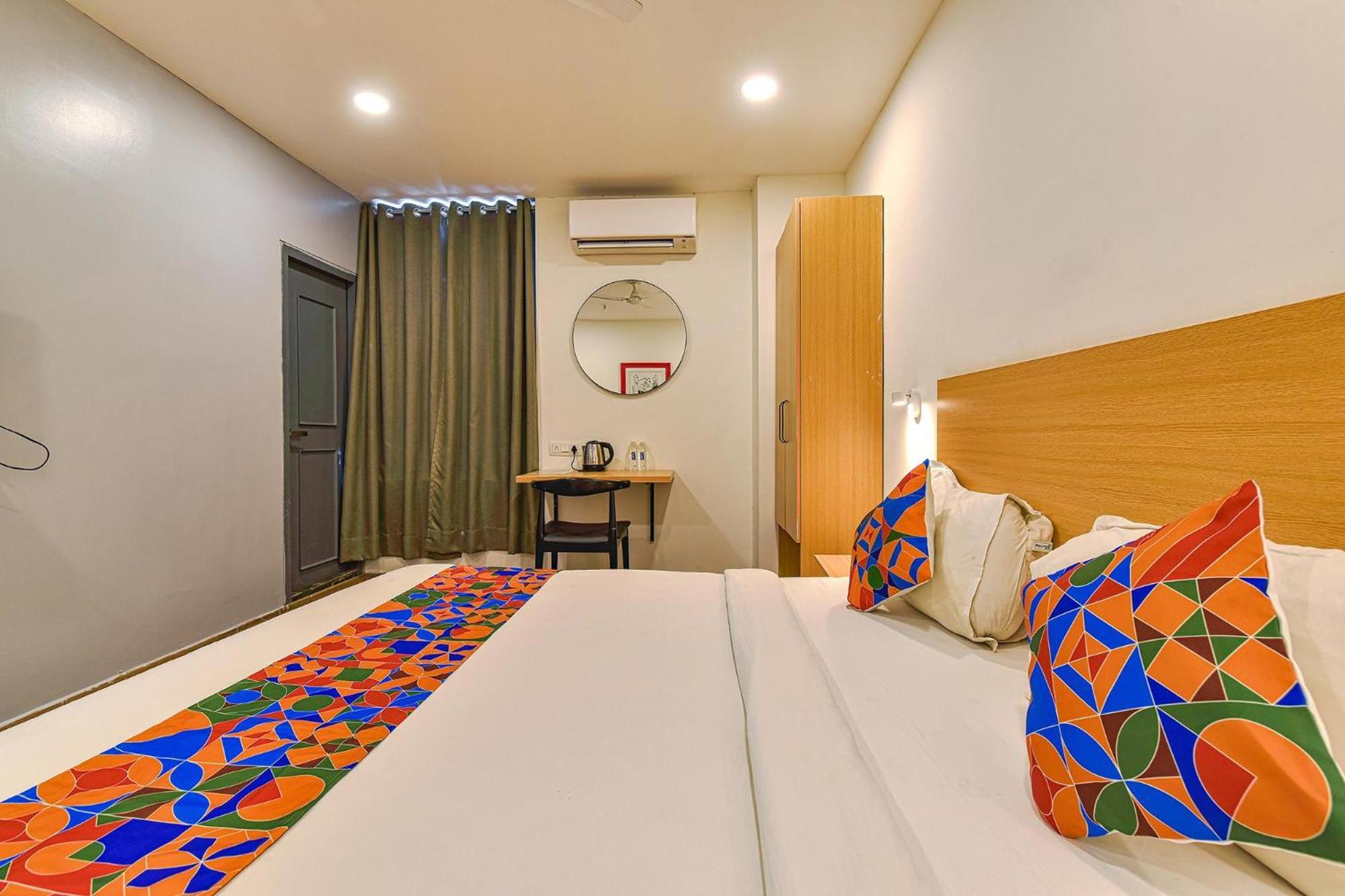 Fabhotel Ny Townhouse أحمد أباد المظهر الخارجي الصورة