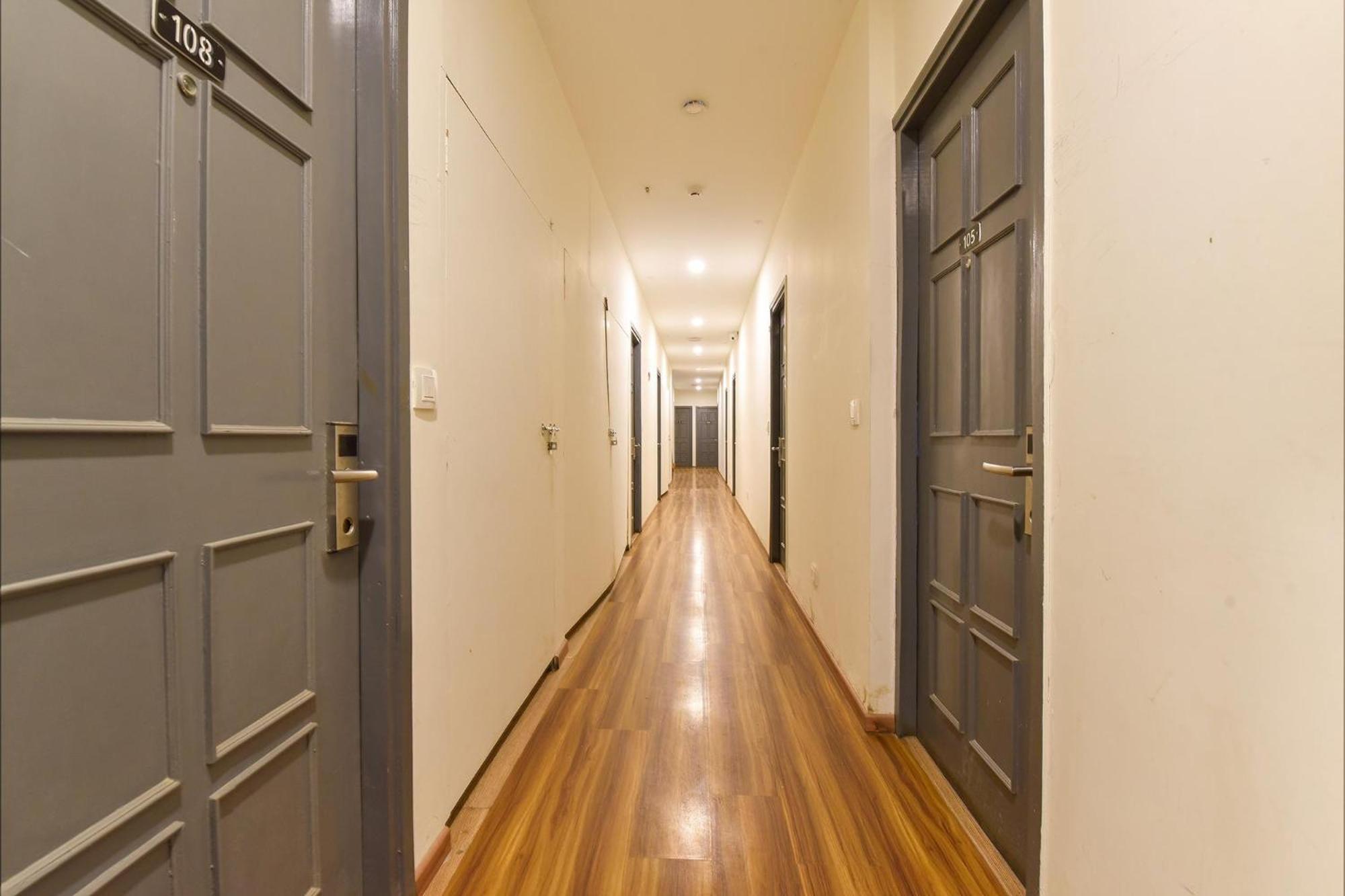 Fabhotel Ny Townhouse أحمد أباد المظهر الخارجي الصورة