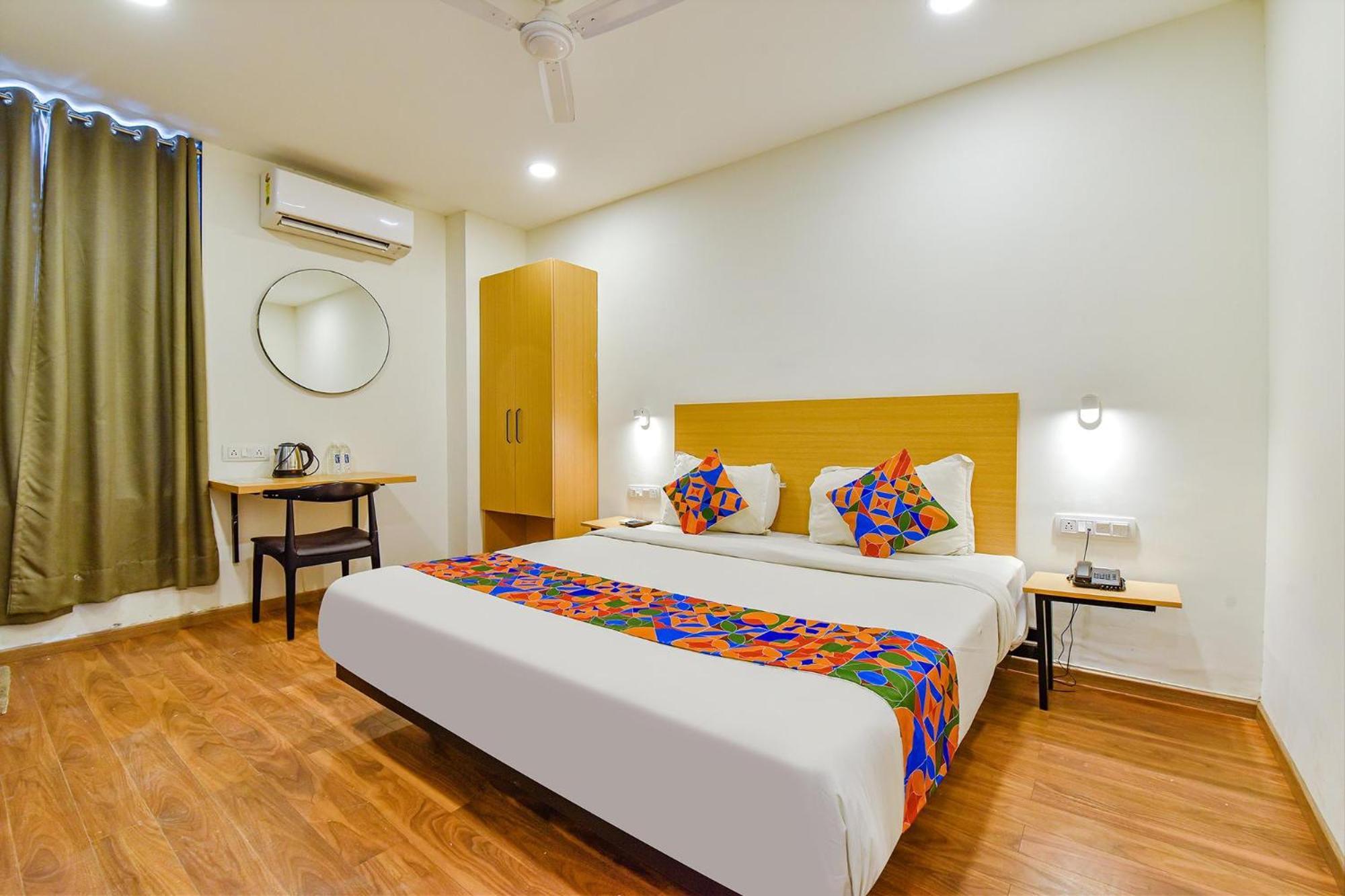 Fabhotel Ny Townhouse أحمد أباد المظهر الخارجي الصورة
