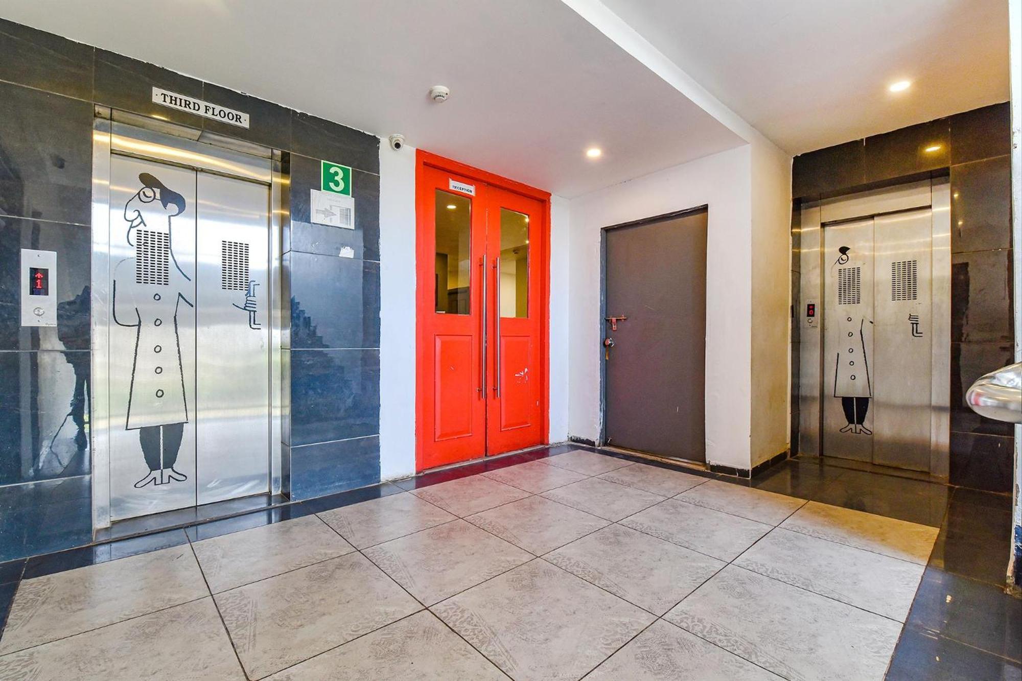 Fabhotel Ny Townhouse أحمد أباد المظهر الخارجي الصورة